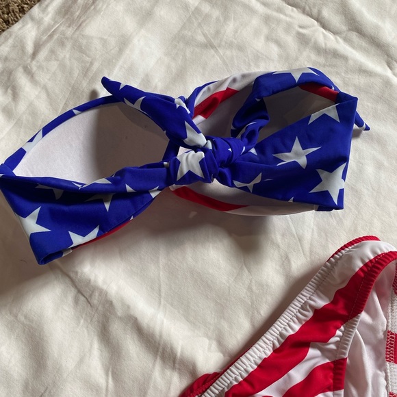 Bikini - Picture 4 of 4